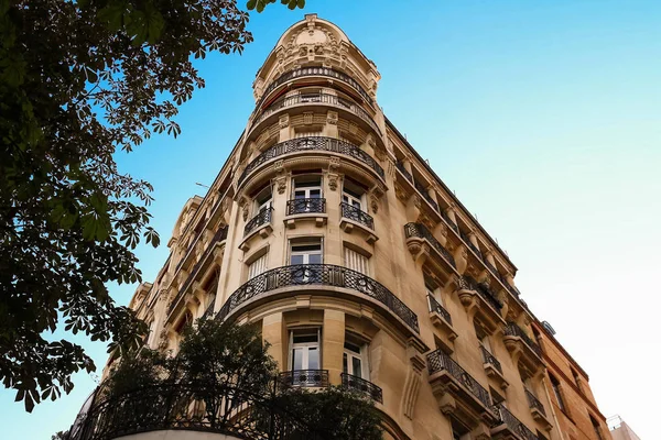 La fachada del edificio parisino, Francia . — Foto de Stock