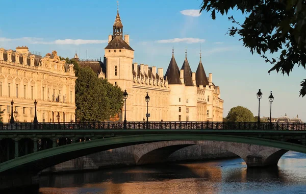 The Conciergerie castle, Parigi, Francia . — Foto Stock