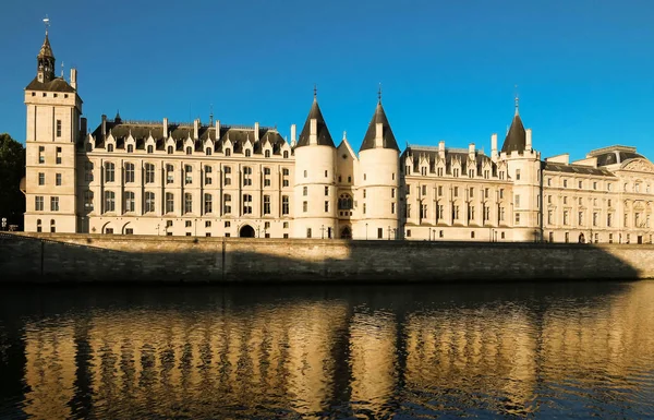 The Conciergerie castle , Paris, France. — Stock Photo, Image