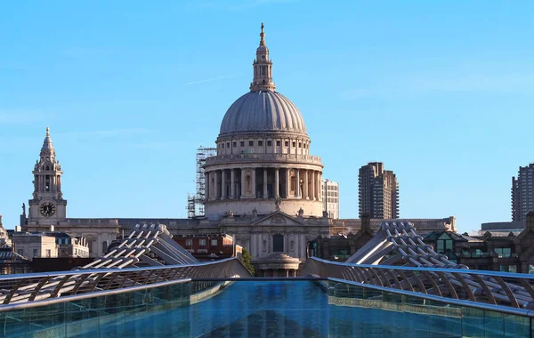 Ünlü St Paul's Katedrali, gündoğumu, London, Büyük Britanya.