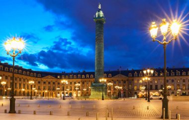 Vendome sütun, Place Vendome, gece, Paris, Fransa.