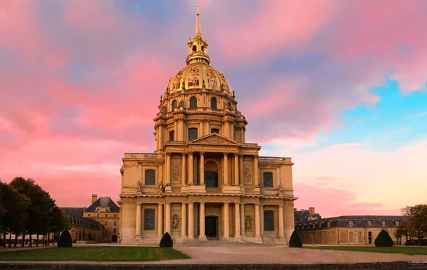 The cathedral of Saint Louis at sunset, Paris. — Stock Photo, Image