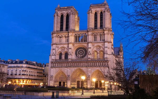 Die Kathedrale Notre Dame am Abend, Paris, Frankreich. — Stockfoto