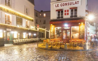 Tipik paris Cafe de Paris, Montmartre alan, Fransa Consulat görünümünü.