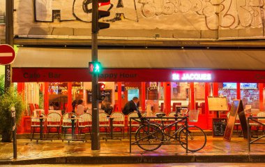 Saint Jacques Saint Michel Bulvarı Paris, Fransa'da yakınında geleneksel Fransız Cafe.