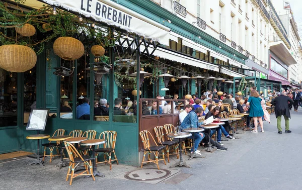 Le grand cafe brebant ist die legendäre und berühmte Brasserie an den Grand Boulevards in Paris, Frankreich. — Stockfoto