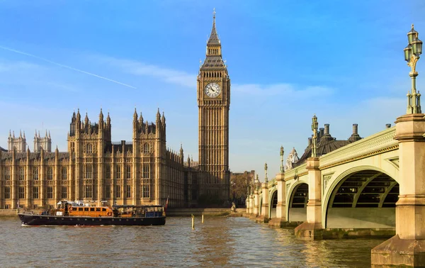 El puente Big Ben y Westminster en Londres . — Foto de Stock