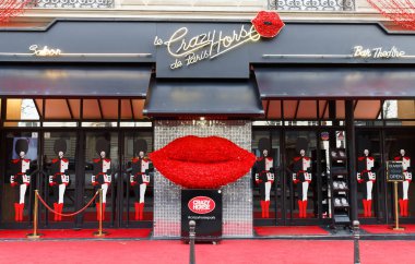 Kabare Crazy Horse Paris, Fransa 'da bulunan V. George Bulvarı' ndaki Paris kamaralarının en ikonik olanıdır..