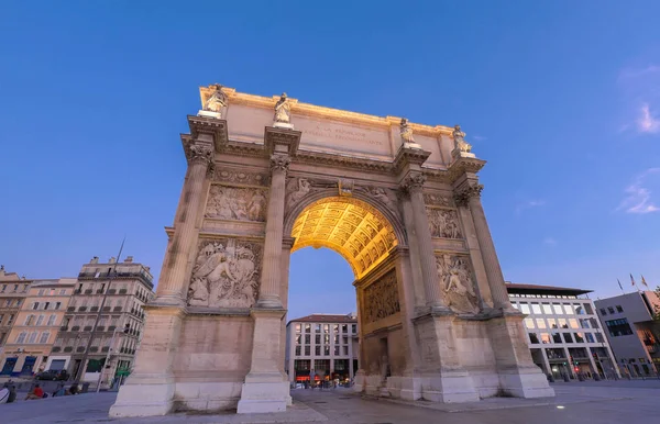 Porte Royale - arco triunfal em Marselha, França. Construído em 1784 - 1839 — Fotografia de Stock