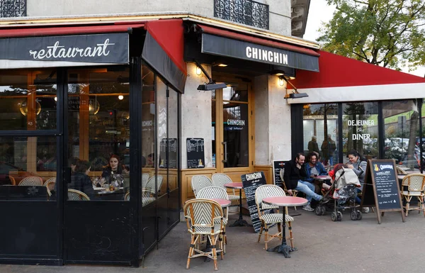 Geleneksel Fransız restoranı Chinchin Montsouris parkı, Paris, Fransa. — Stok fotoğraf