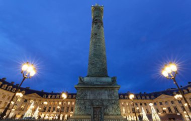 Napolyon Bonaparte 'ın heykeli ile Vendome sütununda, Vendome Meydanı' nda, Paris, Fransa.