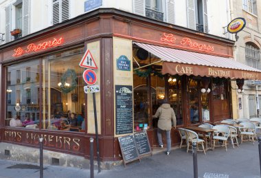 Meşhur Cafe Le Progres. Montmartre Bölgesi, Paris, Fransa 'da yer almaktadır..