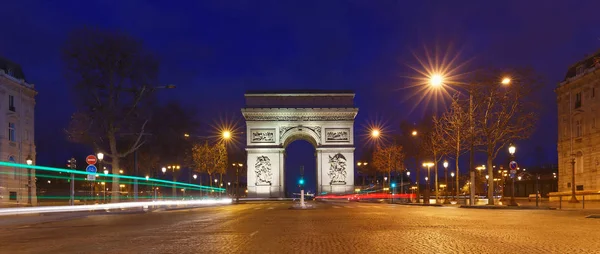 A vista panorâmica do Arco do Triunfo. É um dos monumentos mais famosos de Paris. França . — Fotografia de Stock