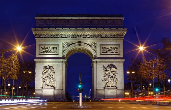 De triomfboog in avond, Paris, Frankrijk. — Stockfoto