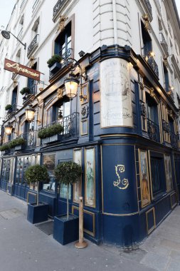 PARIS, FRANCE - 12 Mart 2020: Laperouse, Paris 'in en prestijli restoranlarından biridir, ideal Fransız mutfağı ve tarihi ile ünlüdür. Seine seddindeki eski malikanede.