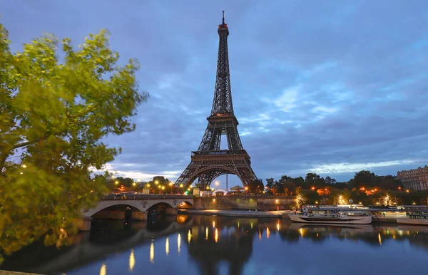 Célèbre Tour Eiffel Est Lieu Voyage Populaire Icône Culturelle Mondiale — Photo