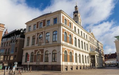 Riga Belediye Meclisi, Letonya 'nın başkenti Riga' daki belediye meydanında. Riga şehri hükümeti orada oturuyor..