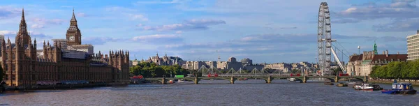 泰晤士河上的伦敦天际线全景 联合王国 — 图库照片