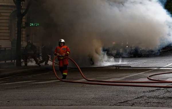 Paris France May 2020 Accident Streets Paris Some Firemen Extinguishing — Stock Photo, Image