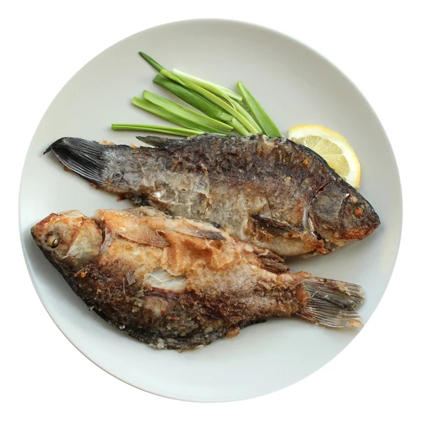 Kızarmış alabalık soğancık limon