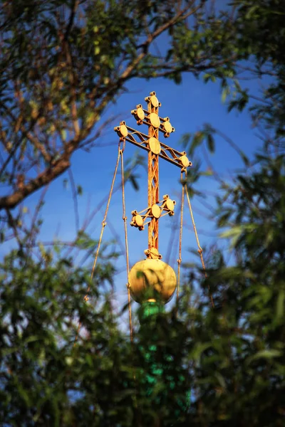 Çapraz kilise kubbe üzerine