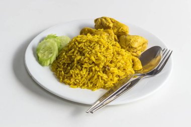 Hindistan cevizi (Koa Mook Gai ile tavuk pilav köri)