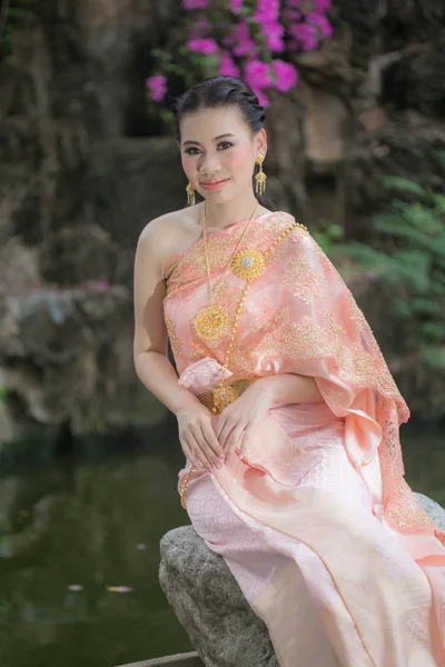 Schöne Traditionelle Thailändische Kleidung — Stockfoto