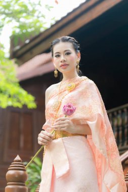 Beutiful geleneksel Tay giyim