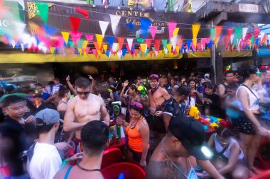 Bangkok, Tayland - 13 Nisan 2018: Ünlü Songkran Festivali