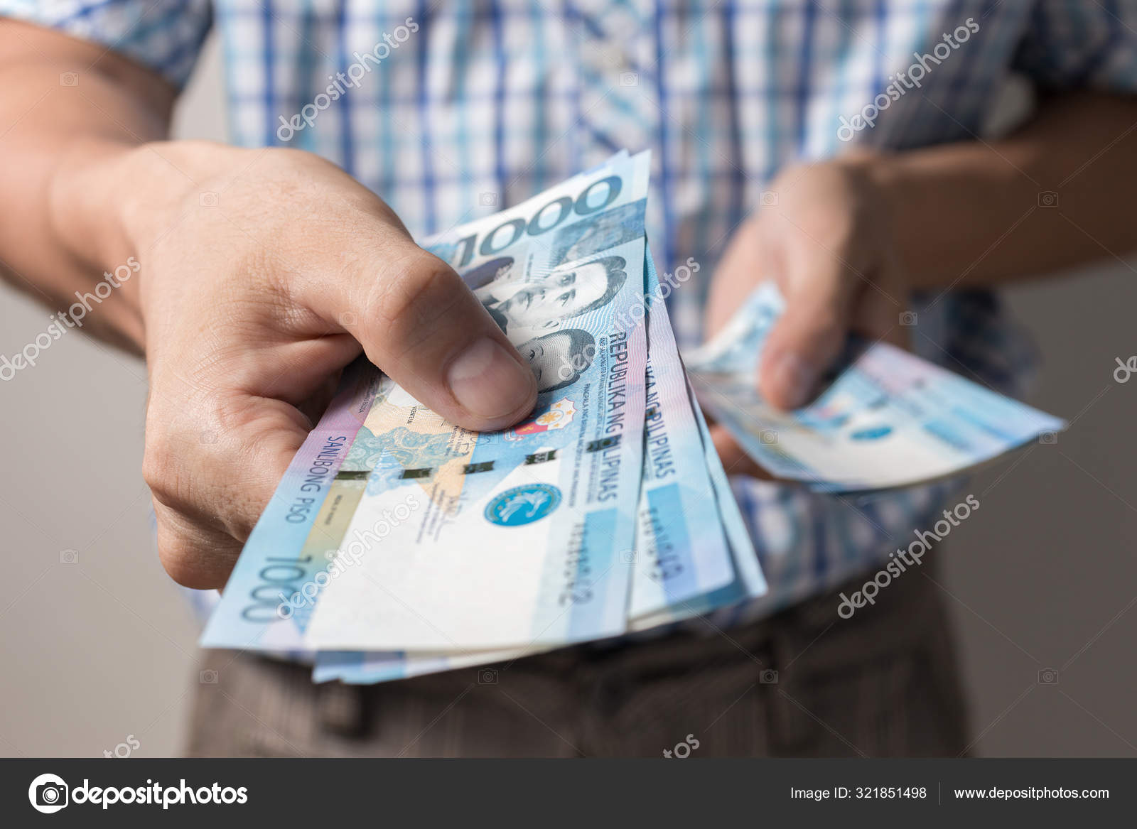 000菲律宾比索现金现钞支付票据支付程序或贿赂——图库图片© aldarinho #321851498