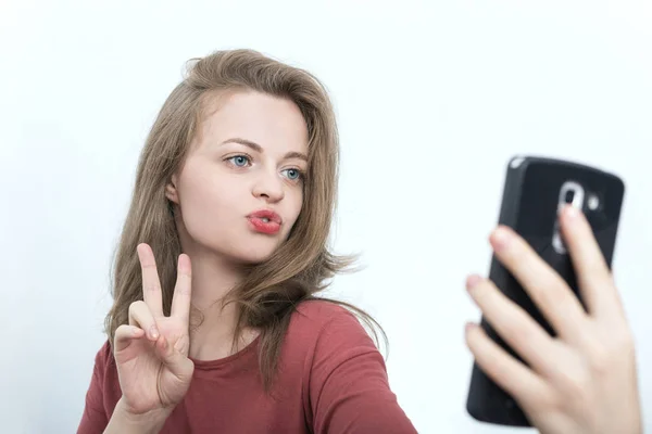 Sorrindo Jovem Caucasiano Menina Mulher Tomando Selfie Fazer Uma Chamada — Fotografia de Stock