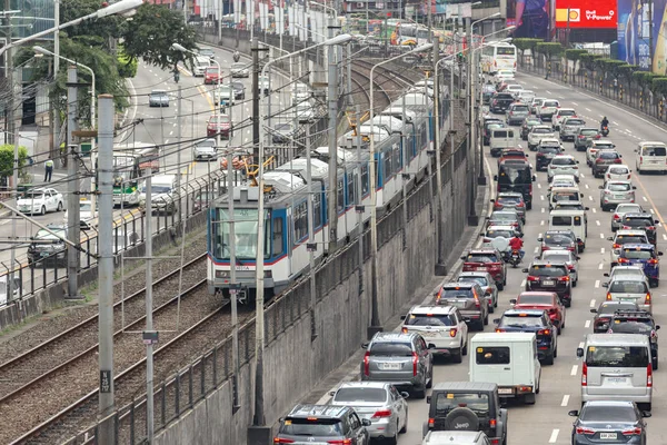 Manilla Filippijnen Januari 2020 Zwaar Verkeer Veel Auto Mrt Trein — Stockfoto