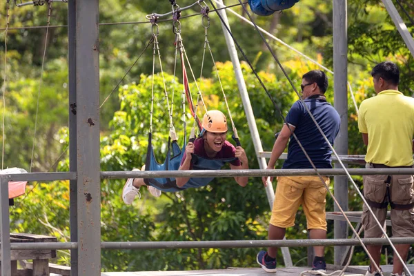 Bohol Philippines Janvier 2020 Homme Souriant Profite Voyage Tyrolienne — Photo