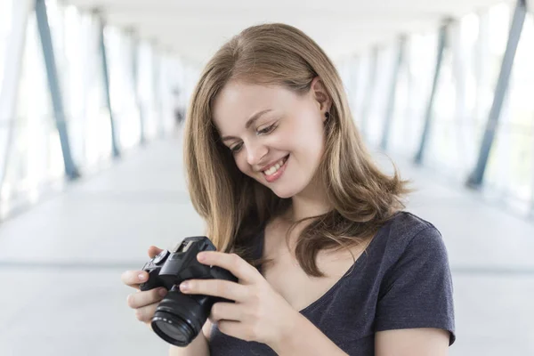 Young Caucasian Woman Girl Photographer Holding Digital Camera Hands Taking — Stock Photo, Image