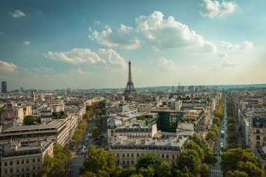 sokak ve Eyfel Kulesi Paris ar bakan