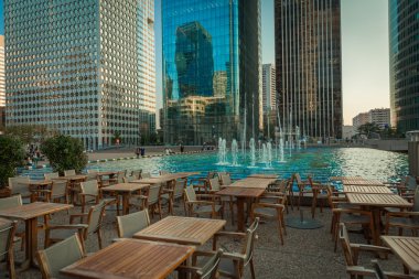 Modern Sanat Paris çeşme yansıtılır