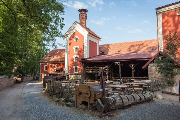 Arène de ferme médiévale avec concours chevaleresque en été — Photo