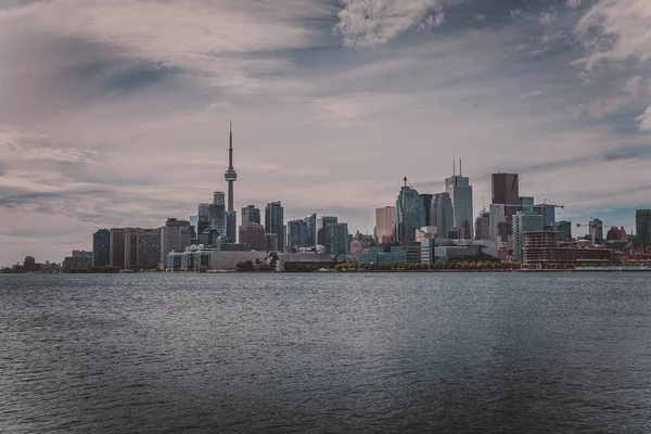 Cityscape of Toronto in Canada, the view of Lake Ontario — Stock Photo, Image