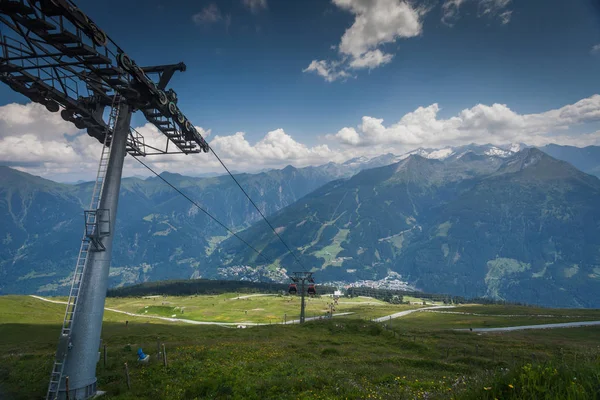 Τελεφερίκ στις Αυστριακές Άλπεις το καλοκαίρι — Φωτογραφία Αρχείου
