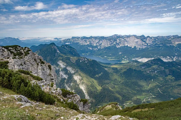 Cenário de montanha em Alpes austríacos Eu encontro nos caminhos caminhadas — Fotografia de Stock