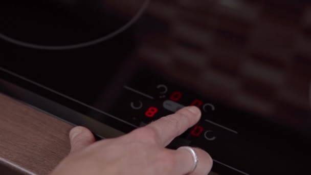家庭厨房陶瓷滚刀的控制 — 图库视频影像