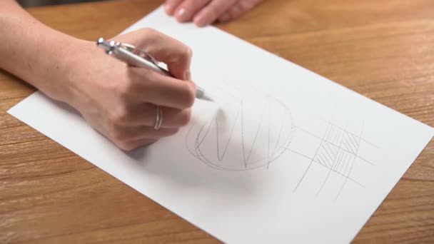 Нарисованные на белой бумаге карандашные изображения и рисунки с линейкой — стоковое видео
