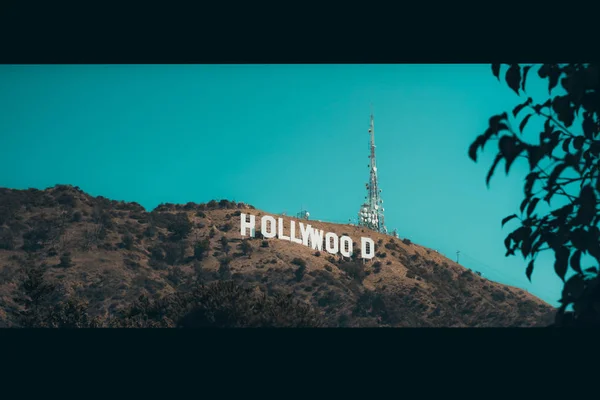 La famosa inscripción Hollywood on a hill in Los Angeles in the United States —  Fotos de Stock