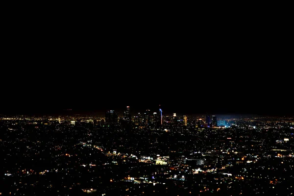 Geceleri Los Angeles 'ın tepesinden panoramik bir manzara — Stok fotoğraf