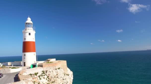 A red-white lighthouse at the southern point of europe on the coast of Gibtaltar — Stock Video