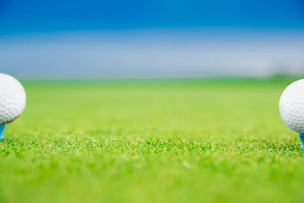 Sprzęt golfowy na zielonym polu golfowym — Zdjęcie stockowe