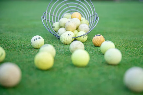 Golffelszerelés a zöld golfpályán — Stock Fotó