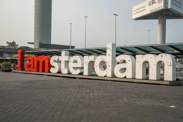 Amsterdam - 27 augustus 2019: Sign i am amsterdam in de hoofdstad van Nederland — Stockfoto