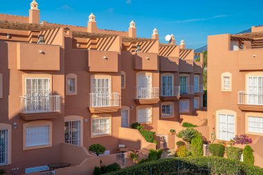 Sezon boyunca turistler için boş villalar ziyaret edilmeyi bekliyor