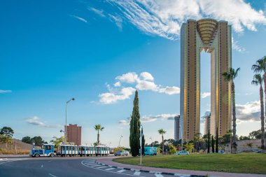 Benidorm, İspanya - 10 Ocak 2020: İspanya 'nın beşinci en yüksek binası